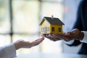 Customer Receive The House From The House Agent H 2025 01 10 11 12 05 Utc